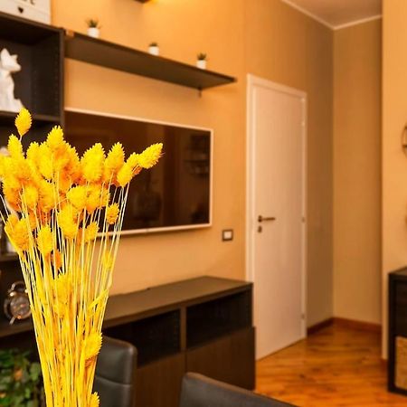 Sunny & Updated Flat With Panoramic City View 50M From M4 Stop 밀라노 외부 사진