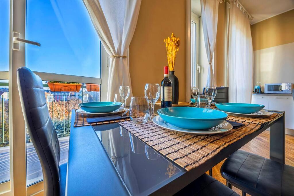 Sunny & Updated Flat With Panoramic City View 50M From M4 Stop 밀라노 외부 사진