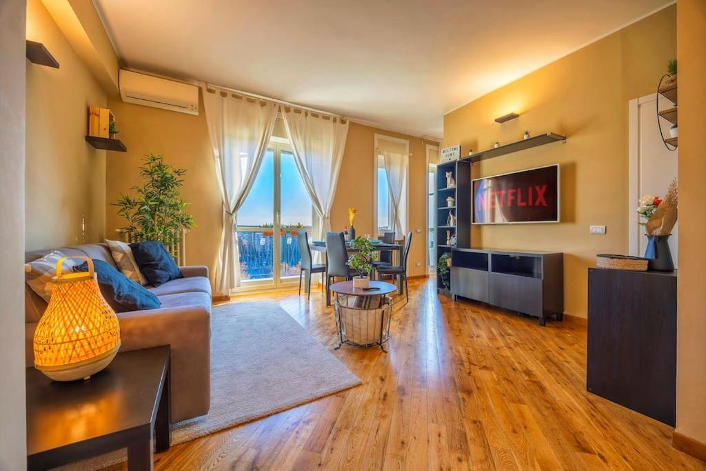 Sunny & Updated Flat With Panoramic City View 50M From M4 Stop 밀라노 외부 사진