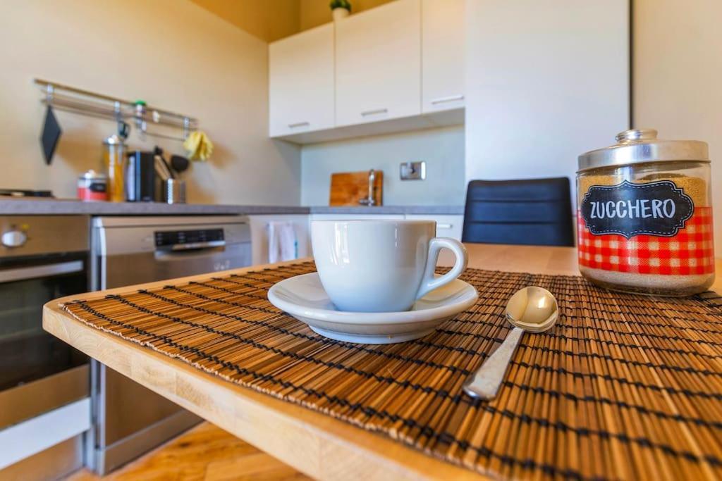 Sunny & Updated Flat With Panoramic City View 50M From M4 Stop 밀라노 외부 사진