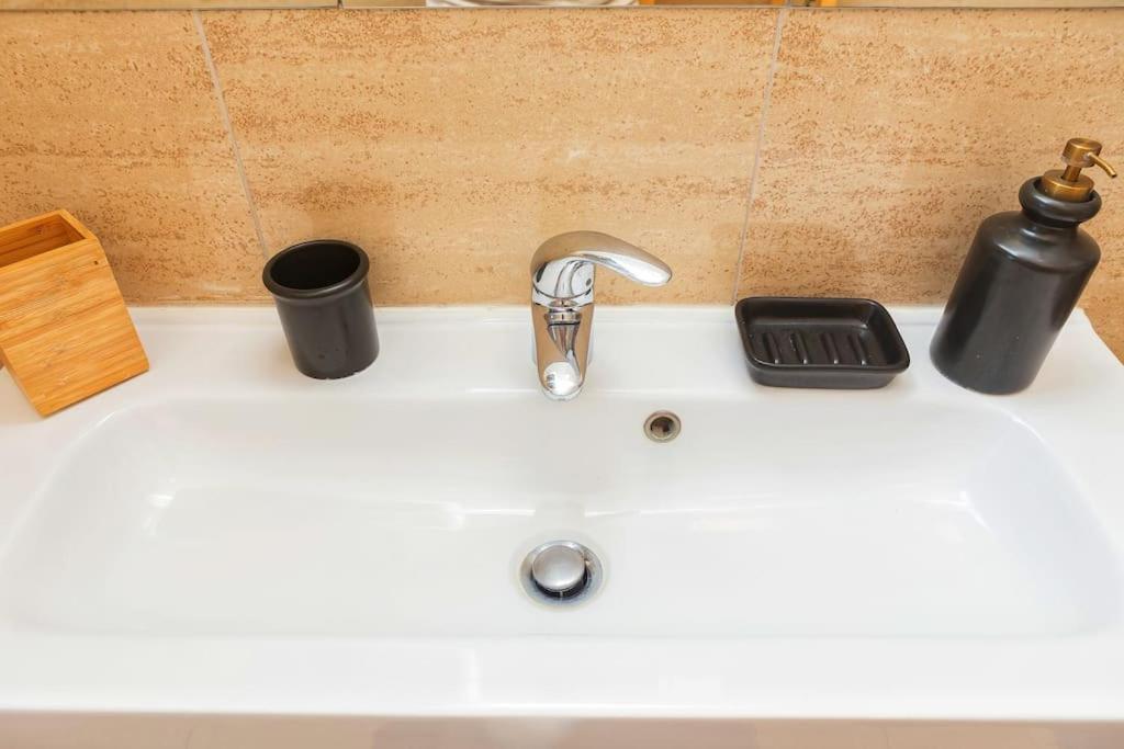 Sunny & Updated Flat With Panoramic City View 50M From M4 Stop 밀라노 외부 사진