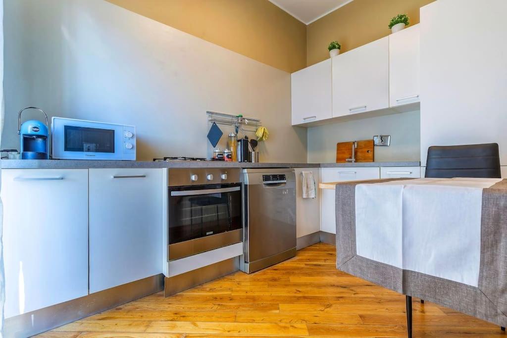 Sunny & Updated Flat With Panoramic City View 50M From M4 Stop 밀라노 외부 사진