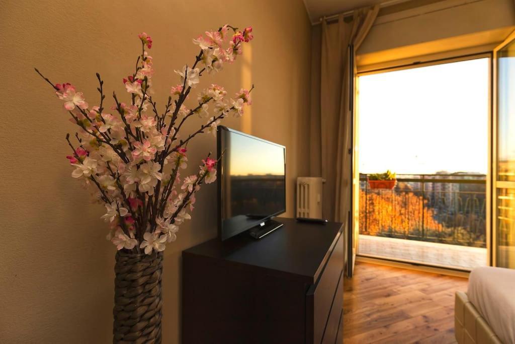 Sunny & Updated Flat With Panoramic City View 50M From M4 Stop 밀라노 외부 사진
