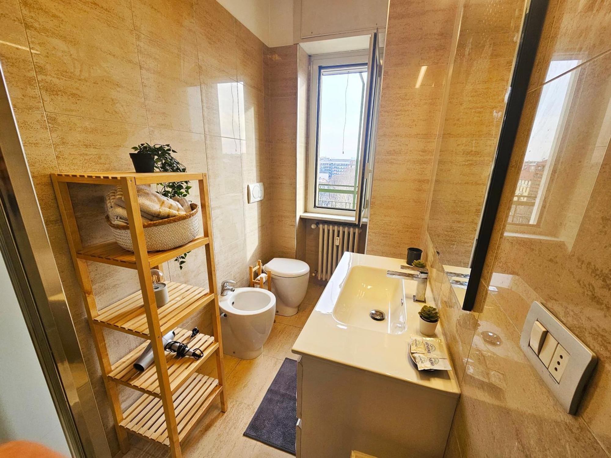 Sunny & Updated Flat With Panoramic City View 50M From M4 Stop 밀라노 외부 사진